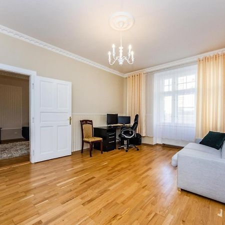 Prostorny Tripokojovy Apartman U Nabrezi Vltavy Apartment Praha Bagian luar foto