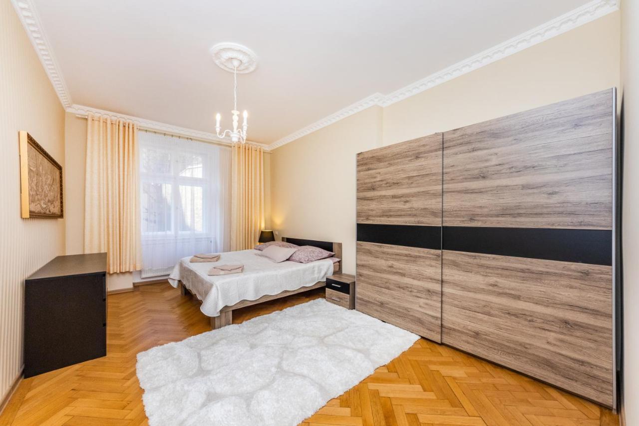 Prostorny Tripokojovy Apartman U Nabrezi Vltavy Apartment Praha Bagian luar foto