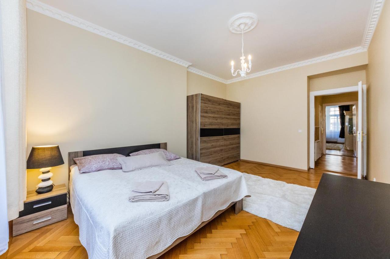 Prostorny Tripokojovy Apartman U Nabrezi Vltavy Apartment Praha Bagian luar foto