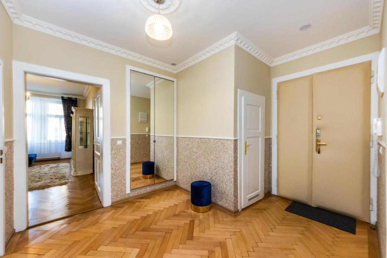 Prostorny Tripokojovy Apartman U Nabrezi Vltavy Apartment Praha Bagian luar foto