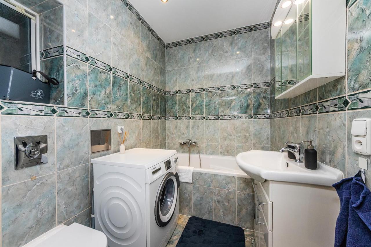 Prostorny Tripokojovy Apartman U Nabrezi Vltavy Apartment Praha Bagian luar foto