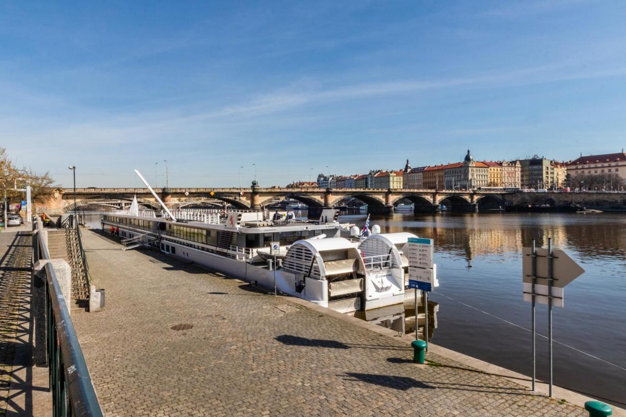 Prostorny Tripokojovy Apartman U Nabrezi Vltavy Apartment Praha Bagian luar foto